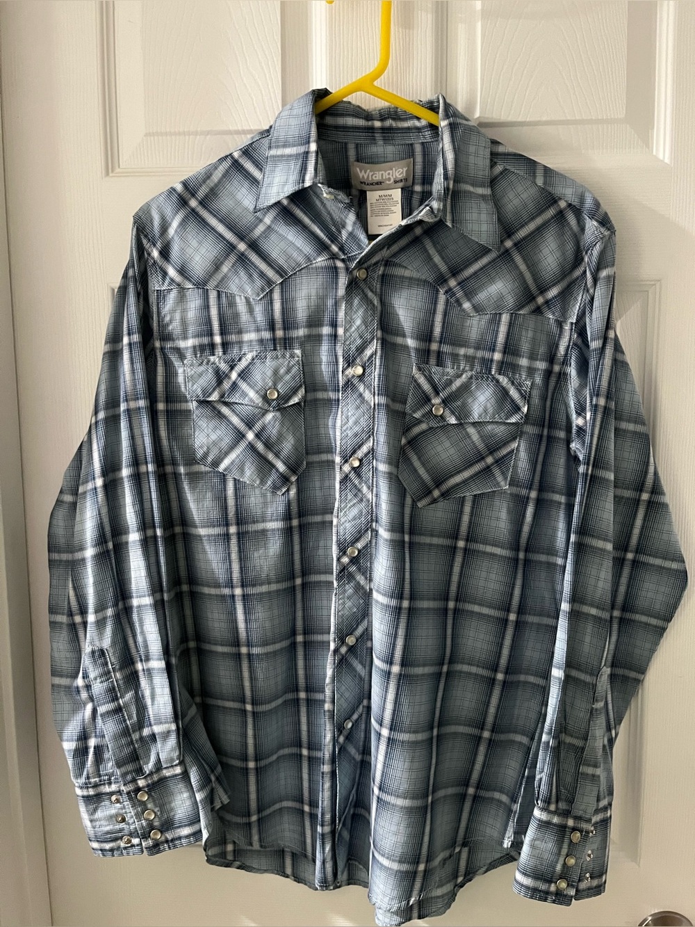 Wrangler Men’s Long Sleeve Western Plaid Medium Pearl Snap Closure Blue/Gray